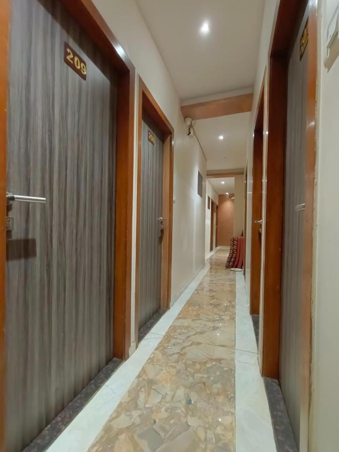 Hotel Time Gold Near Domestics Airport Мумбаи Экстерьер фото