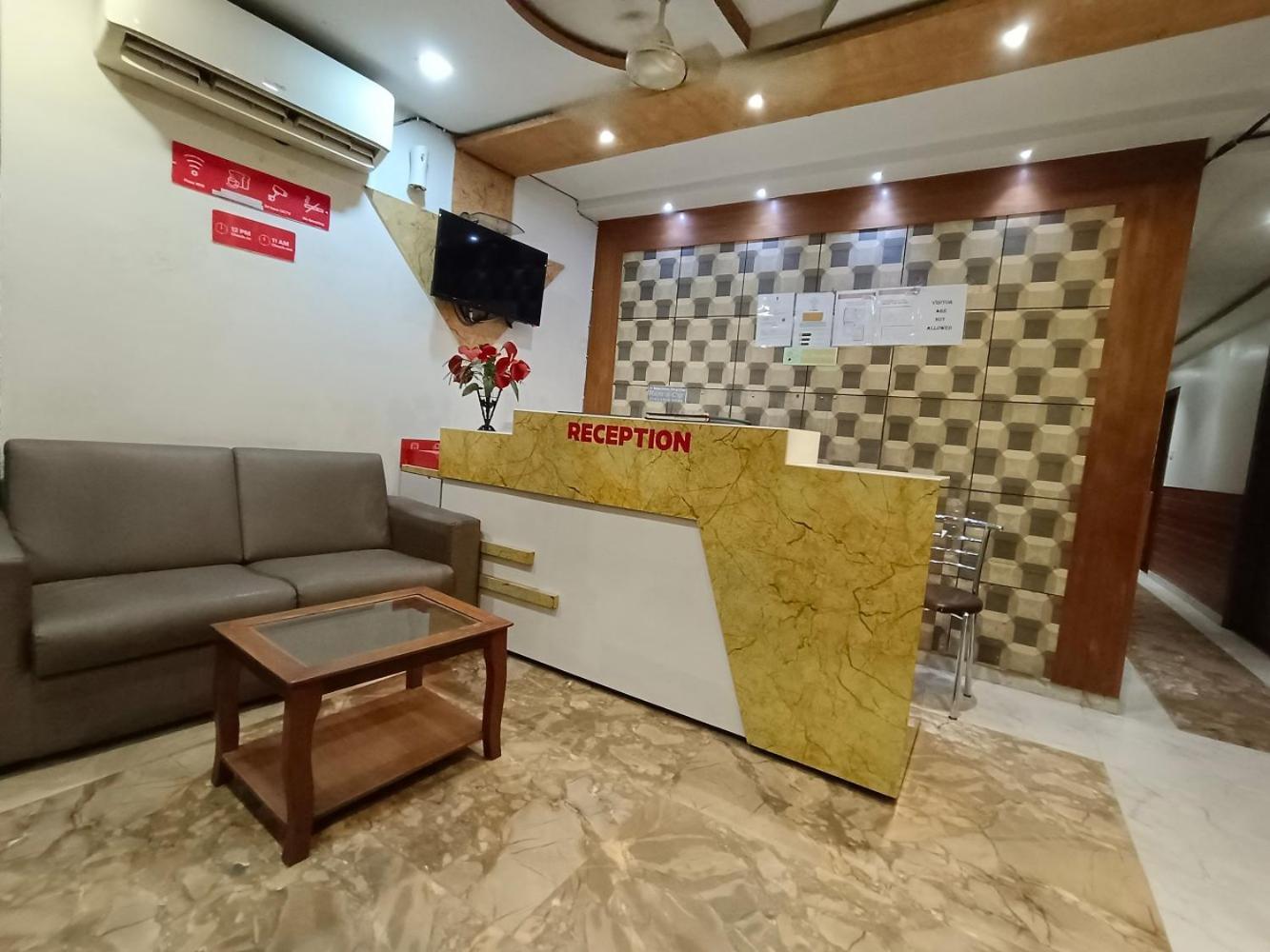 Hotel Time Gold Near Domestics Airport Мумбаи Экстерьер фото